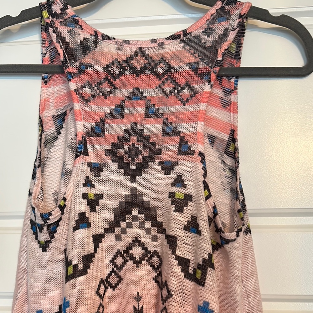 Gaze Multicolor Geometric Tank Top - Picture 6 of 6